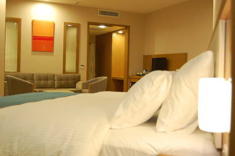 Hilton Garden Inn Kocaeli Sekerpinar Sekerpinari Экстерьер фото